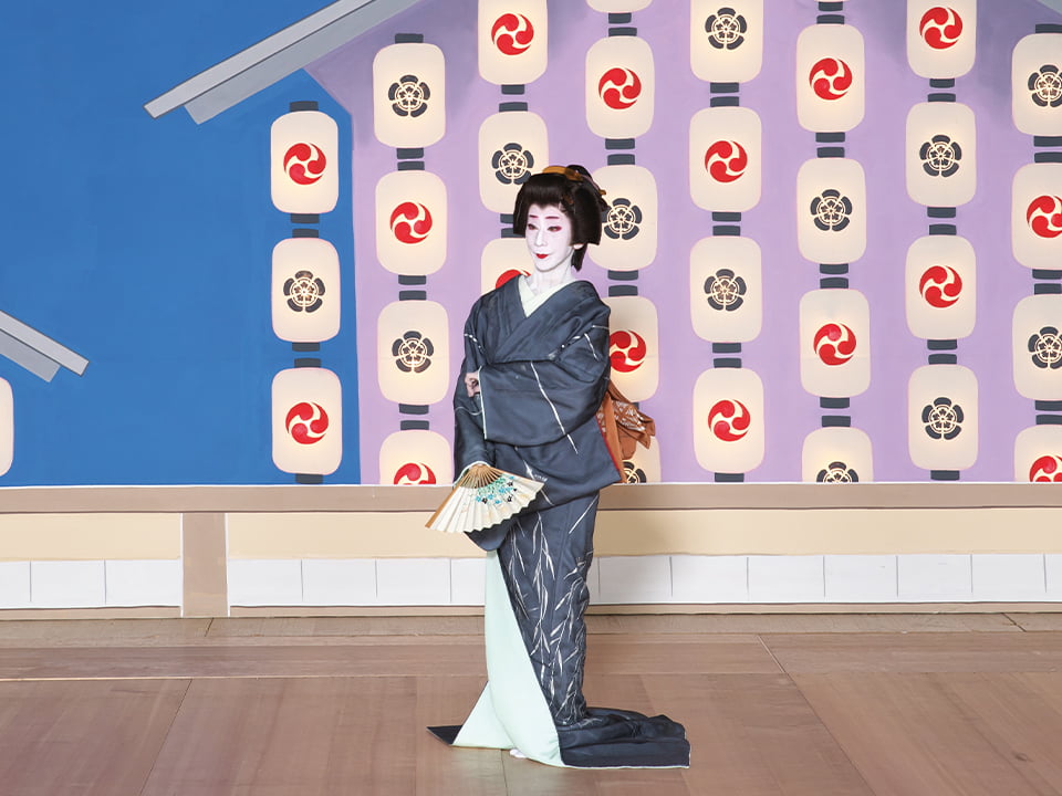 艶やかな舞台